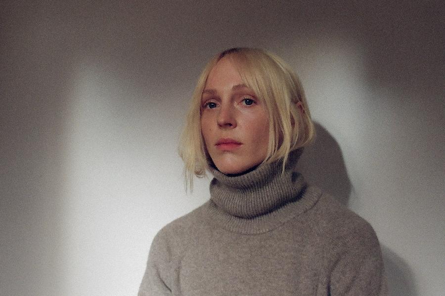 Laura Marling Performs &#039;Song For Our Daughter&#039; And Talks About Her New Album