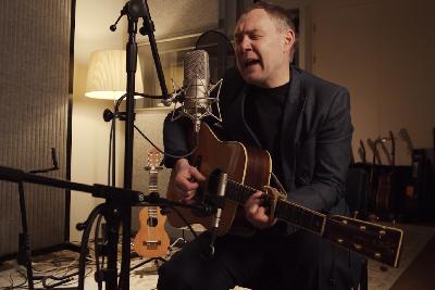 David Gray Performs A Mini-Concert For World Cafe