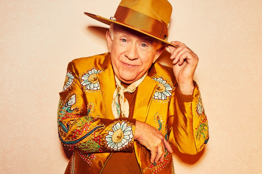 Leslie Jordan Embraces His Newfound Internet Fame With &#039;Company&#039;s Comin&#039;&#039;